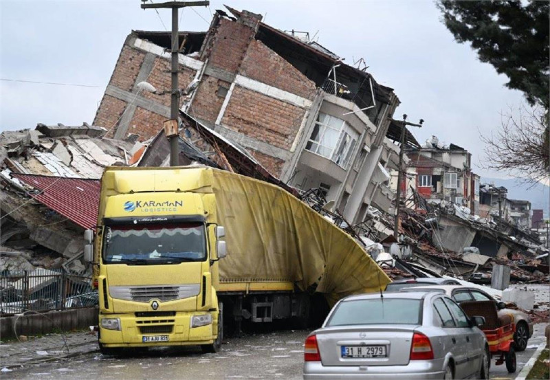 土耳其及敘利亞交界地區6日發生規模7.8強震，兩國統計罹難人數已逾7800人。   圖：台灣雷伊漢勒世界公民中心／提供