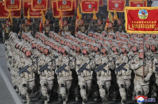 北韓建軍節閱兵活動。   圖 : 翻攝自勞動新聞