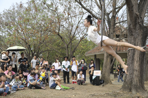 「草草戲劇節」匯集超過50組團隊，規劃150場以上的演出、工作坊、講座、影展、書展、市集、親子共學等。   圖：阮劇團／提供