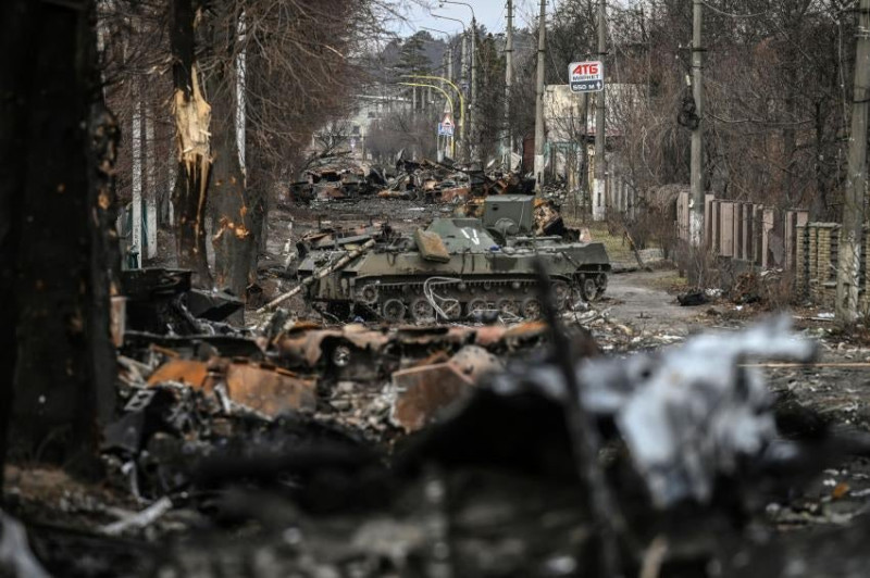 俄烏戰爭即將迎來一周年，俄軍在基輔、頓涅茨河和胡歷達爾戰爭失利後，將數十輛裝甲車遺棄。   圖: 翻攝自推特@Tendar（資料照）