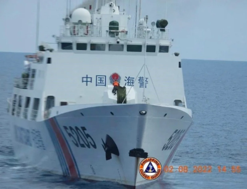 被指為以雷射光束照射菲國海巡艦船的中國5205海警船。   圖：翻攝Philippine Coast Guard