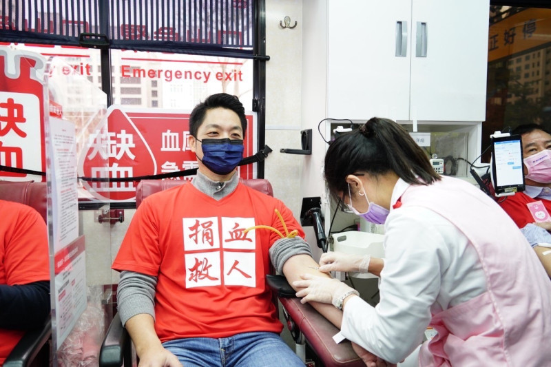 台北市長蔣萬安今出席內科捐血活動。   圖：台北市政府 / 提供
