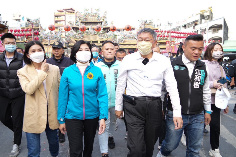 民眾黨主席柯文哲今與雲林縣長張麗善一同參拜北港朝天宮。   圖：民眾黨 / 提供