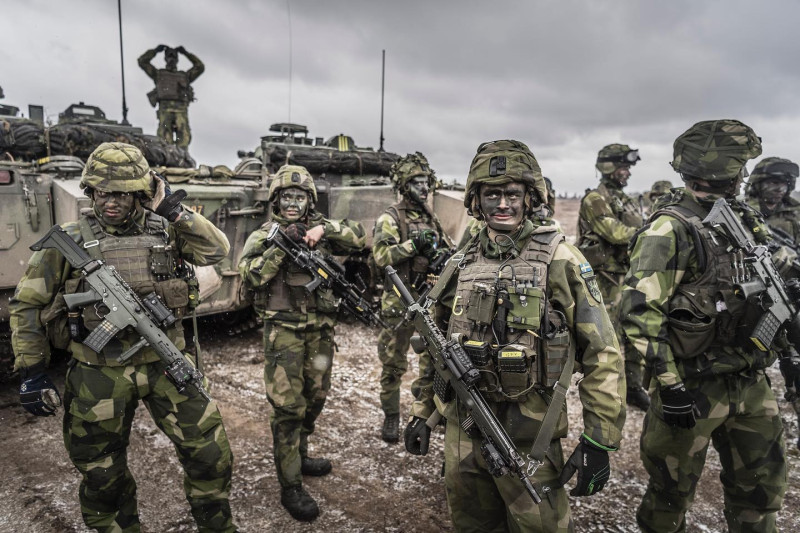一向中立的瑞典開始為戰爭做準備，該國不分男女，全民皆兵。   圖：翻攝自瑞典武裝部隊Försvarsmakten臉書