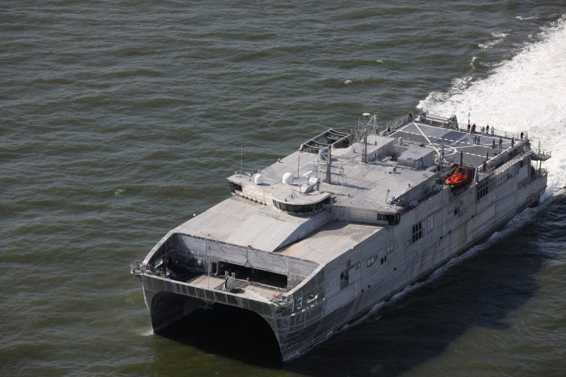 美國海軍最新、具有「自主運行能力」的「先鋒級」(Spearhead-class)遠征快速運輸船「阿巴拉契科拉號(USNS Apalachicola，T-EPF-13)」。   圖：翻攝Austal USA