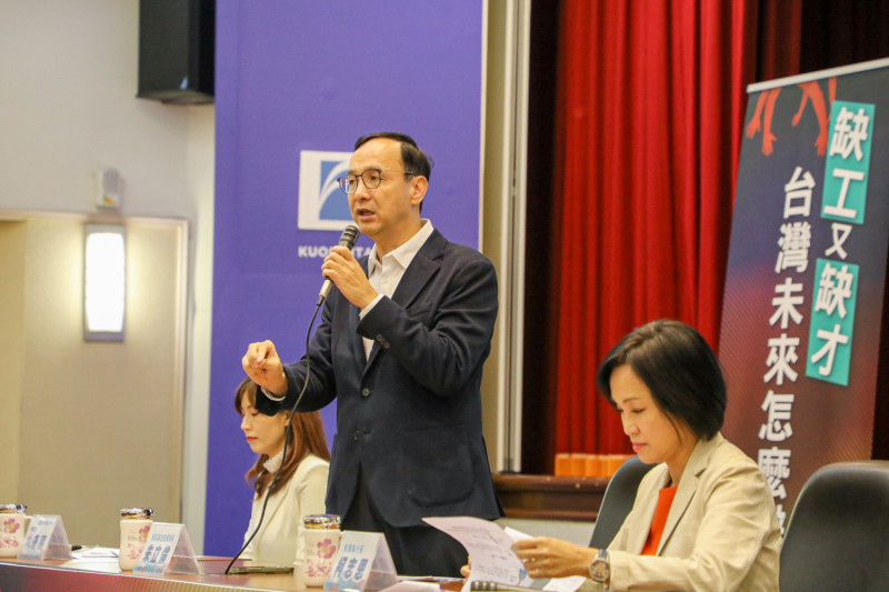 國民黨智庫召開「缺工又缺才、台灣未來怎麼辦？」記者會。   圖：國家政策研究基金會/提供