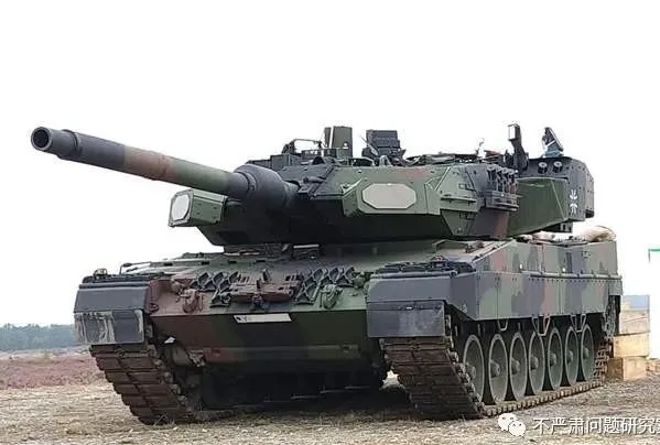 為對抗俄軍新一波大規模攻勢，北約也為其加大軍援，將向烏克蘭提供豹2坦克等軍備。(示意圖)   圖 : 翻攝自微信/不嚴肅問題研究室