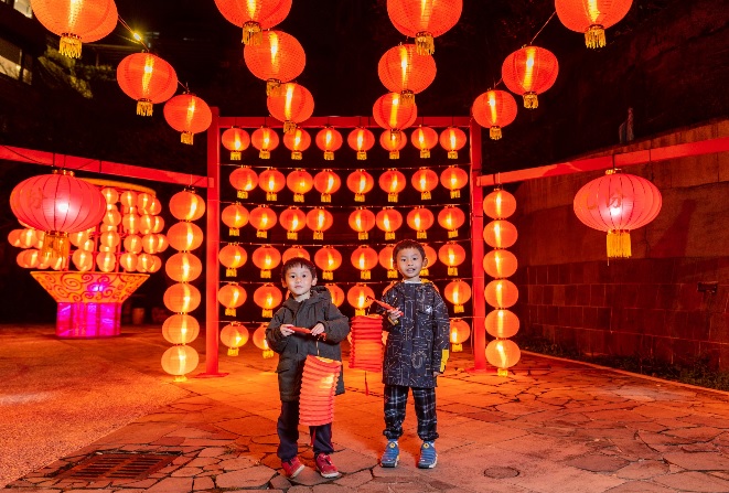 觀旅局透過紅燈籠打造九份鮮明的旅遊意象。   圖：新北市觀旅局提供