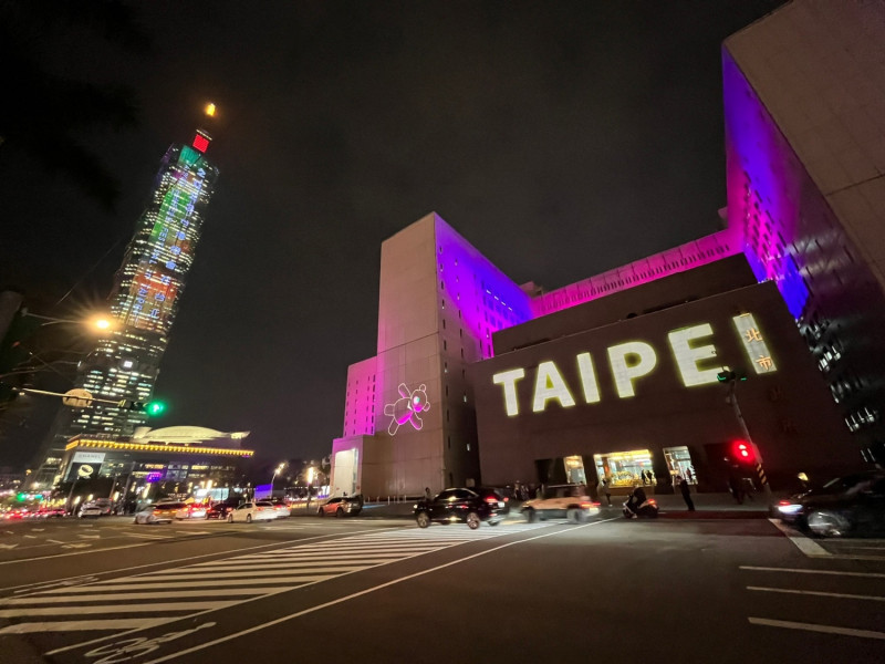 「台北NEXT！」與「台北101閃耀夢想」雙副燈共演光雕秀。   圖：台北市政府觀光傳播局／提供