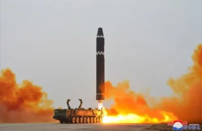 北韓證實18日發射「火星-15」洲際彈道飛彈。   圖片來源/北韓中央通訊社(資料照)