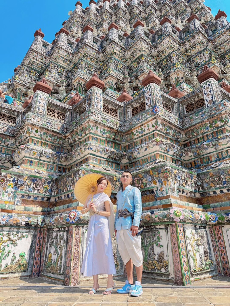 近日網紅鳳梨與女友歐菈赴泰國旅行。   圖：取自鳳梨 吳泓逸臉書