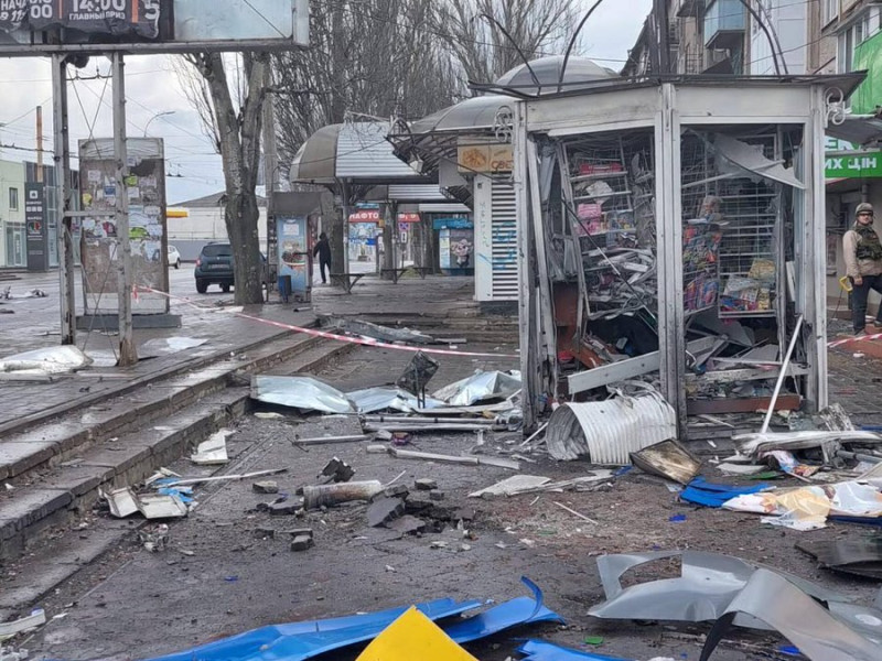 俄羅斯恐怖份子砲擊烏克蘭公共交通站點。   圖：翻攝自@DefenceU Twitter