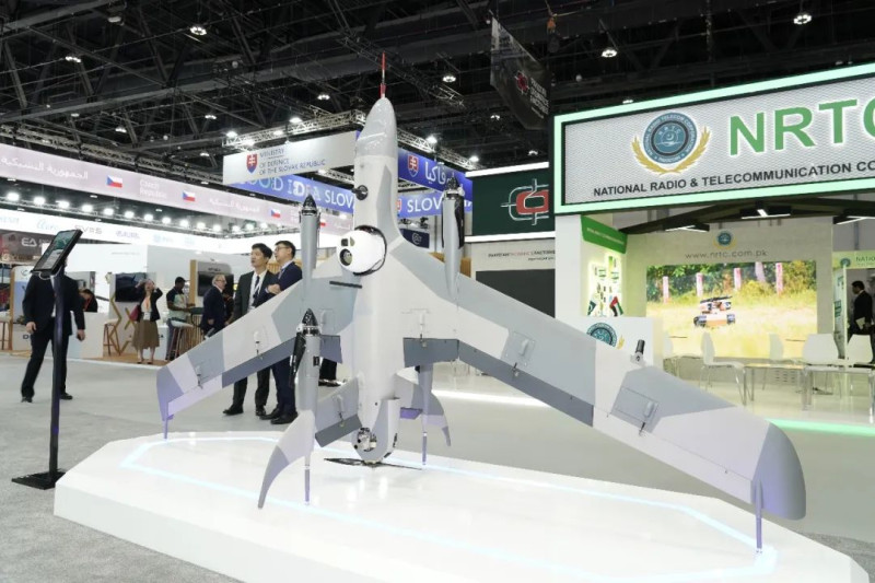 中國軍工企業在「IDEX 2023」國際防務展，展出可「垂直起降」的AR-36無人機。 圖：翻攝陸網/觀察者