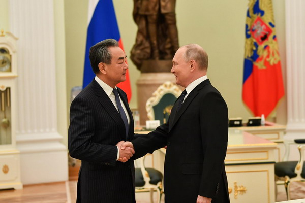 王毅22日在莫斯科與俄羅斯總統普丁會談。   圖：翻攝中國外交部網站