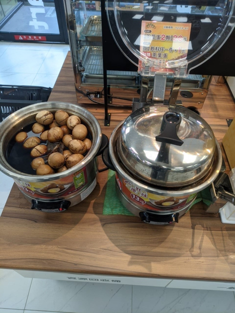 網友貼出 22 日高雄楠梓超商的茶葉蛋，並無出現缺蛋現象。   圖: 翻攝自網友張拓陸臉書 