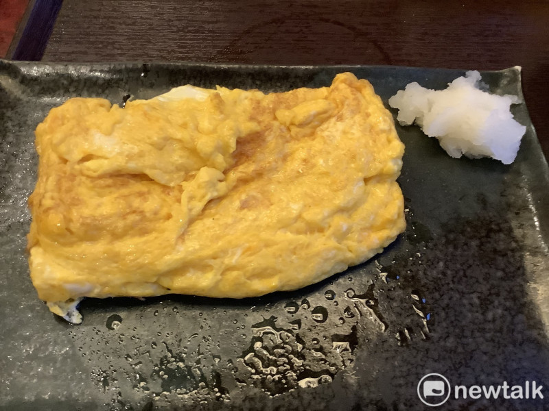 日本出現「卵不況」狀況，許多店家取消用蛋多的菜單，例如玉子燒。   圖：劉黎兒攝