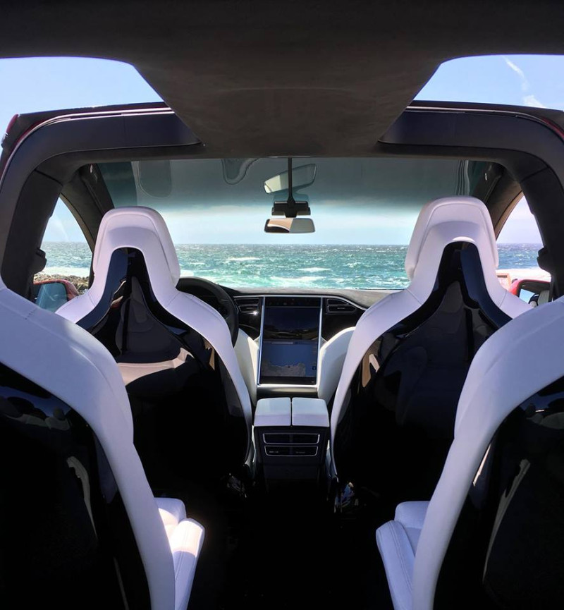 美國電動車公司特斯拉宣布召回5.3萬輛煞車制動器有問題之汽車。   圖: 取自Tesla臉書