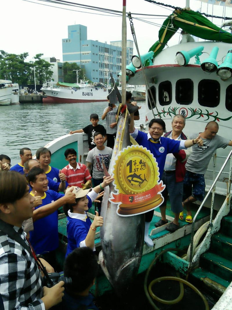 潘孟安表示，黑鮪魚季舉辦以來，傳統漁業因而逐年轉型，結合在地文化、產業、觀光旅遊等資源，成功打響了「黑鮪魚文化觀光季」的名號。   圖：屏東縣政府/提供