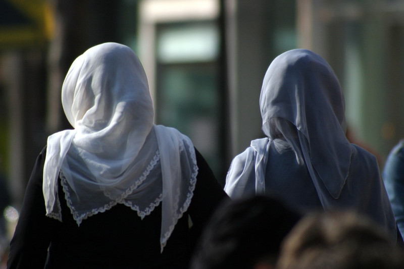 伊斯蘭婦女戴頭巾。   圖:翻攝自網路。