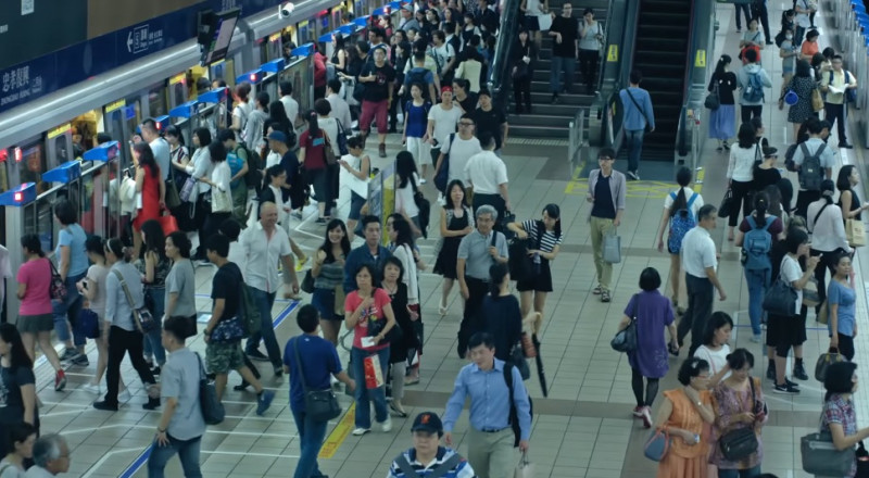 為配合12月31日（週一）在台北市政府廣場舉辦的跨年晚會，台北捷運將連續42小時營運不收班！   圖：翻攝自台北捷運