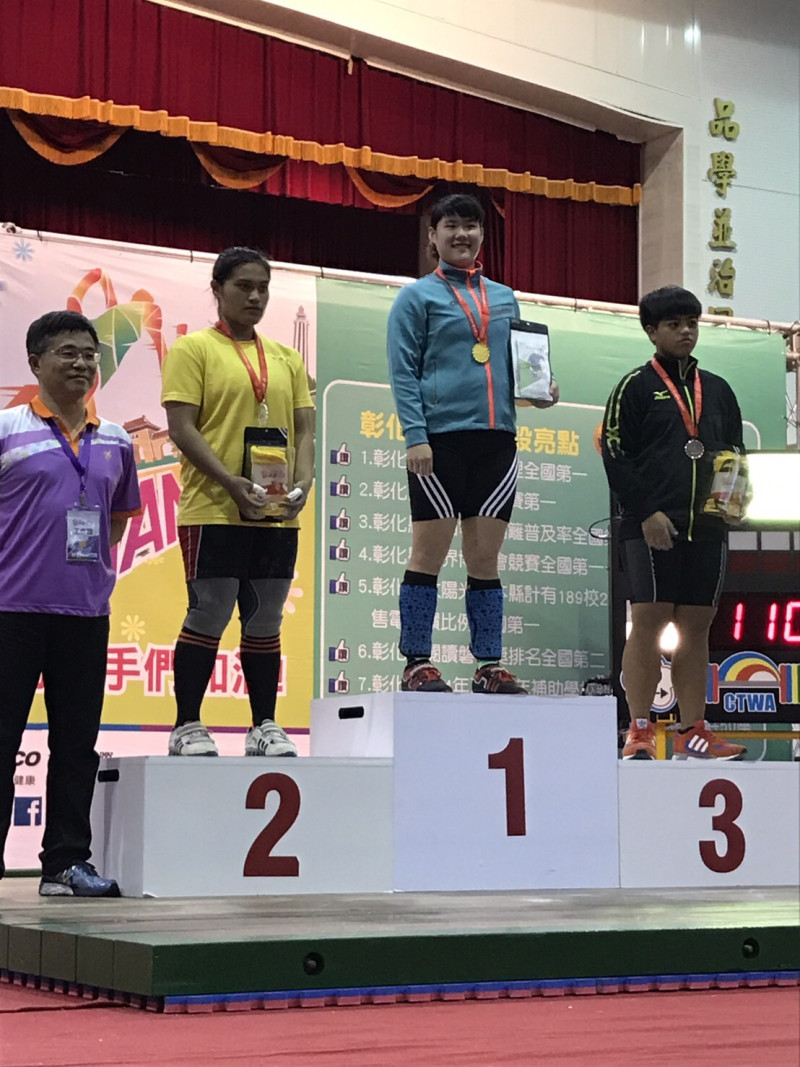 高中女子組舉重金牌69公斤萬芳高中。   圖：台北市政府／提供