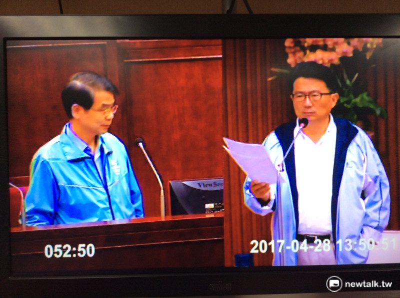 台北市議員吳世正批評公民參與網、i-Voting系統與各個公共工程的FB專頁的點閱數過低，形容就就像是「蚊子專頁」。   圖：程士華/攝