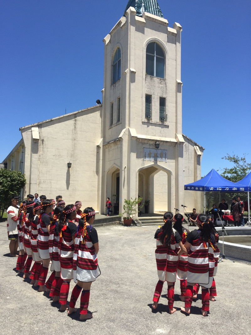 梨山耶穌堂景觀園區在泰雅傳統歌謠表演中揭幕啟用。   圖：參山國家風景區管理處提供