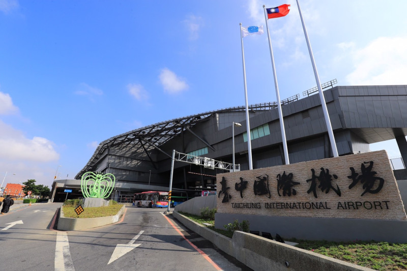 台中國際機場軟硬體設備升級，需求最高的北側聯絡滑行道將在6月1日啟用。   圖：台中市政府提供。
