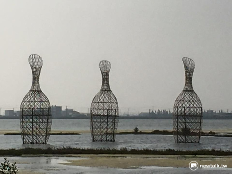 2015成龍溼地國際環境藝術計畫德國藝術家Roger「水核心」作品的位置，今年是成龍村民在原地創作製作了「再生」。   圖:羅碧霞/攝