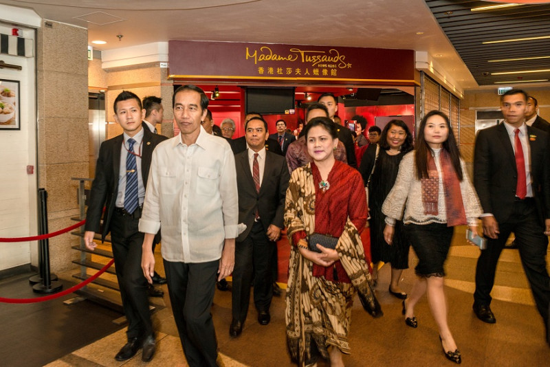 總統佐科維多多赴香港杜莎夫人蠟像館作私人訪問。   圖：翻攝自 香港杜莎夫人蠟像館
