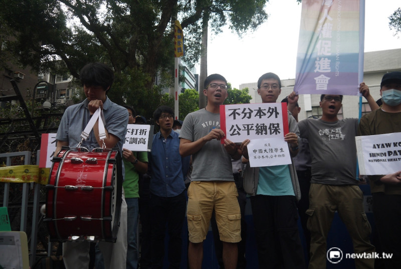 幾位中國的學生於記者會上表達訴求。   圖：鍾孟軒/攝