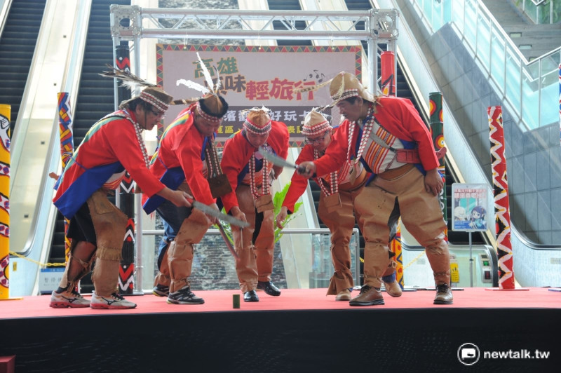 高雄市觀光局今 (2) 日舉行高雄那瑪夏區、桃源區「部落觀光好玩卡 原味輕旅行」發表會，揭開夏季旅遊序幕。   圖: 金名/攝