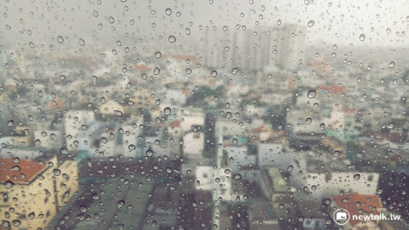 今日（5）有波微弱鋒面襲台，雲量增多，但水氣還不算太多，降雨範圍多在中部以北及東半部，全臺山區午後有短暫陣雨的機會。   圖源：Pixabay