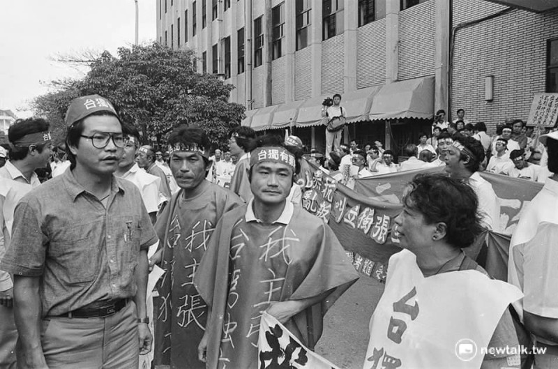 1987年蔡有全與詹益樺在台灣高等法院前。(圖文：邱萬興）   圖：邱萬興/攝