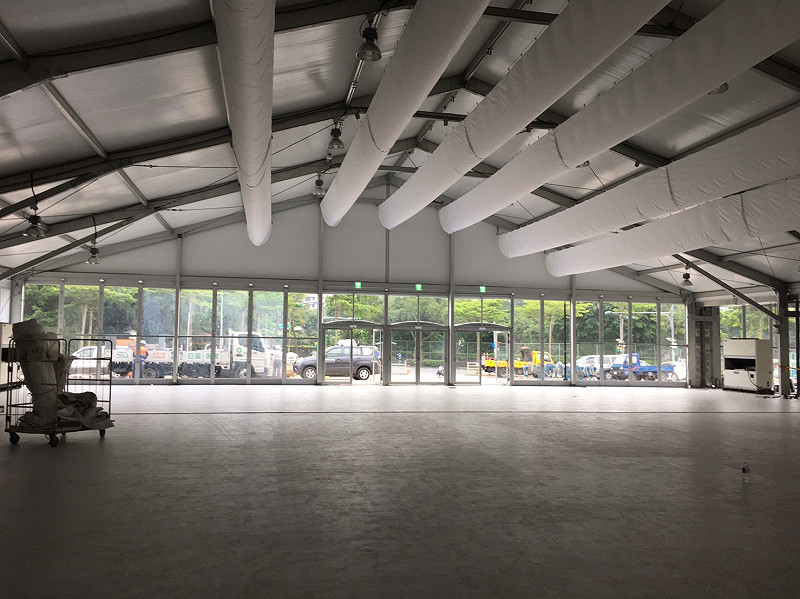 選手村餐廳營運期間，將於出入口設置空氣窗簾，阻絕外界溫度影響。   圖：世大運執委會提供