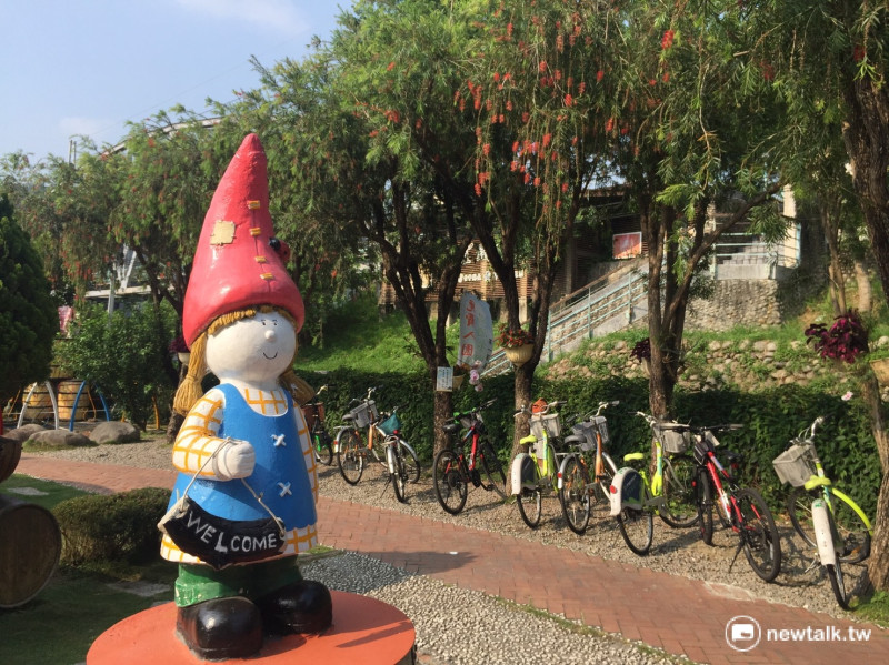 東豐綠色走廊結合自然景致與人文風情，吸引不少民眾，假日一塊享受騎鐵馬踏風的樂趣。   圖：陳奕/攝