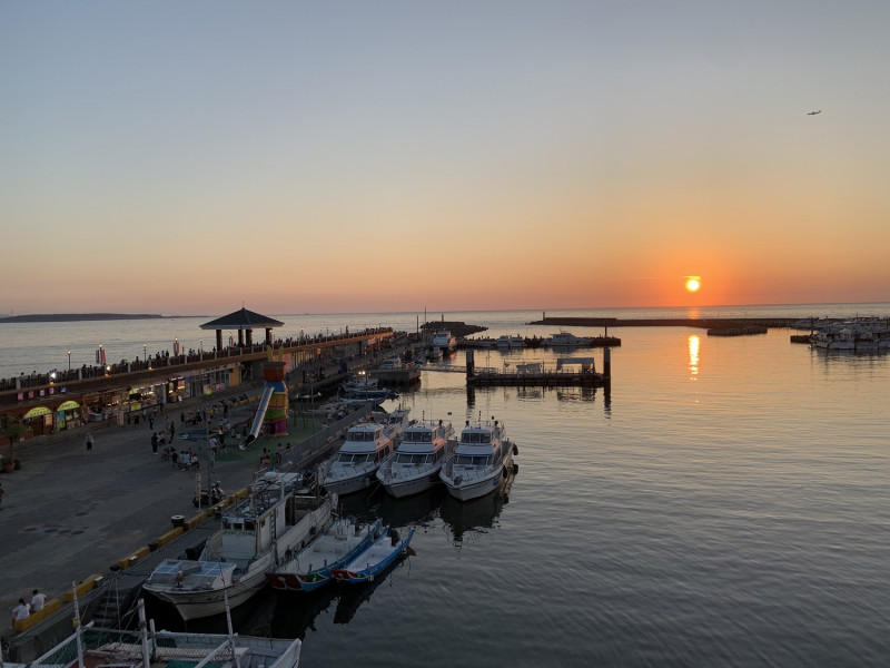淡水漁人碼頭日落美景。   圖：新北市漁業處提供