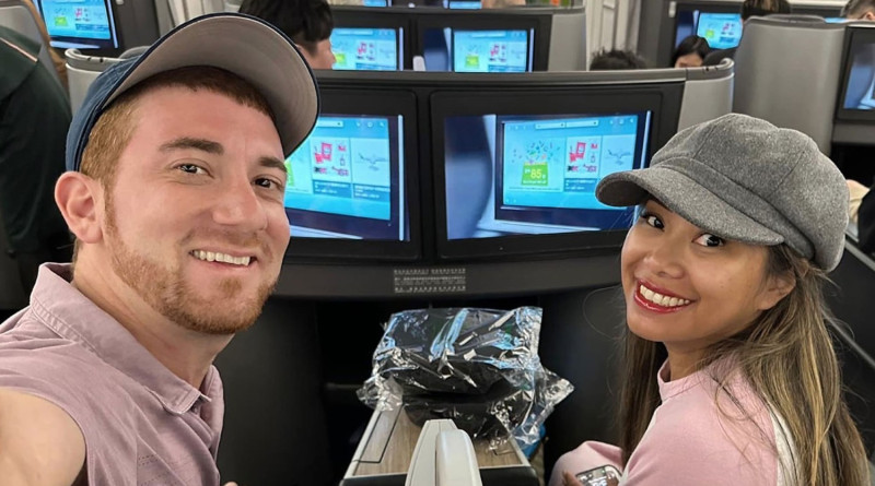 美國知名千萬旅遊網紅 Drew Binsky 和新婚妻子搭乘長榮航空。   圖：交通部觀光局／提供
