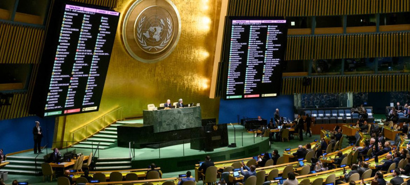 聯合國大會第十一屆緊急特別會議今天以壓倒性多數通過決議，再次要求俄羅斯聯邦立即、徹底、無條件地將其所有軍事力量從烏克蘭國際公認邊界內的領土撤出，並呼籲停止敵對行動。   圖：翻攝自聯合國官網（資料照）