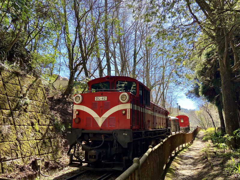 阿里山水罐工程列車每次約可運送 8 公噸的自來水量。   圖: 翻攝自阿里山林業鐵路及文化資產管理處臉書