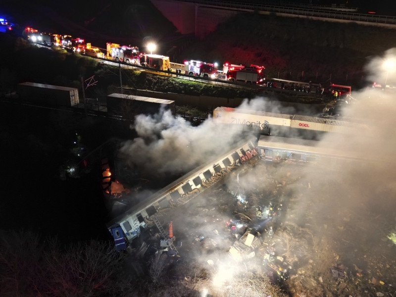 希臘北部在 1 日凌晨發生火車對撞意外。   圖：達志影像/美聯社