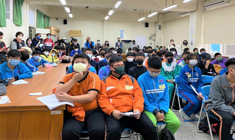 新北巿國中技藝競賽於今(1)日起一周於新北高工等15校陸續登場，13職群34項主題競賽，由80所國中1595位學生頂尖對決。   圖：新北市教育局提供