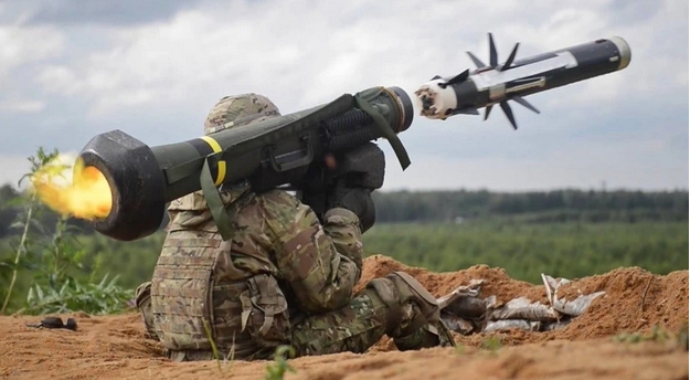 美軍FGM-148「標槍」(Javelin)反戰車飛彈在俄烏戰場發揮極大效率大受好評，成「熱賣」商品。   圖 : 翻攝自3號talk