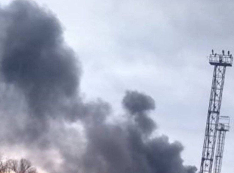3 月 1 日下午一點左右，馬里烏波爾機場發生了爆炸事件。   圖：翻攝自 @NOELreports 推特
