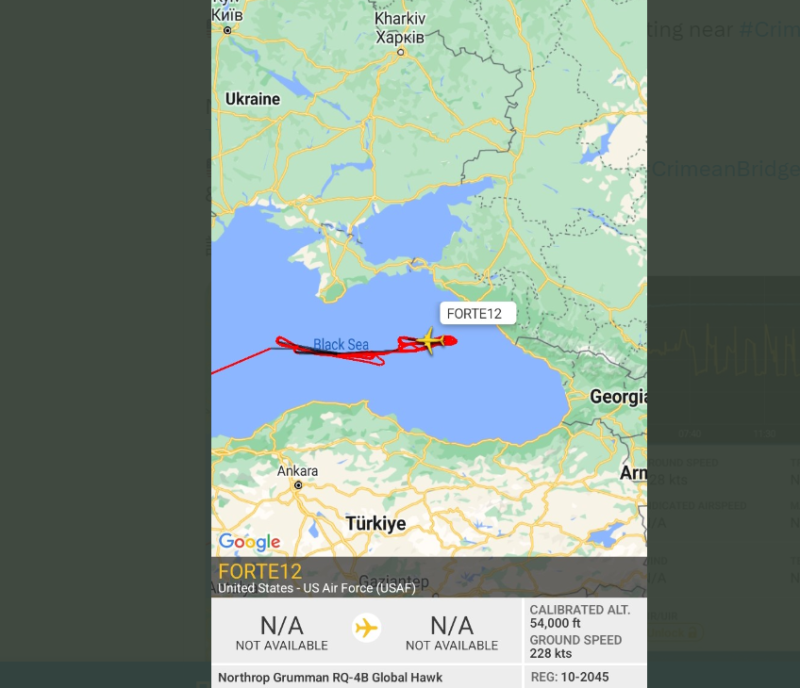 美軍拍出RQ-4B無人機在黑海海域上空監視俄羅斯海軍基地的情況。   圖:翻攝自推特