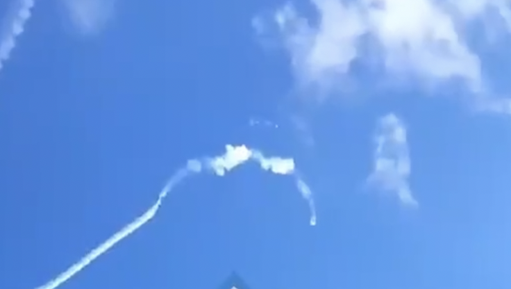 俄軍Su- 34 轟炸機在頓內茨克州被防空導彈擊中的一刻   圖：翻攝自推特用戶「Tendar」