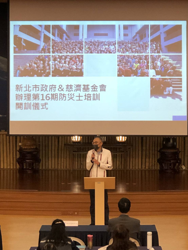 謝政達表示，市府積極推廣「防災士」制度及深化民眾自助互助觀念，自107年起已分別辦理15期防災士培訓，已累計2700名學員取得防災士認證，成效良好！   圖：新北市政府提供