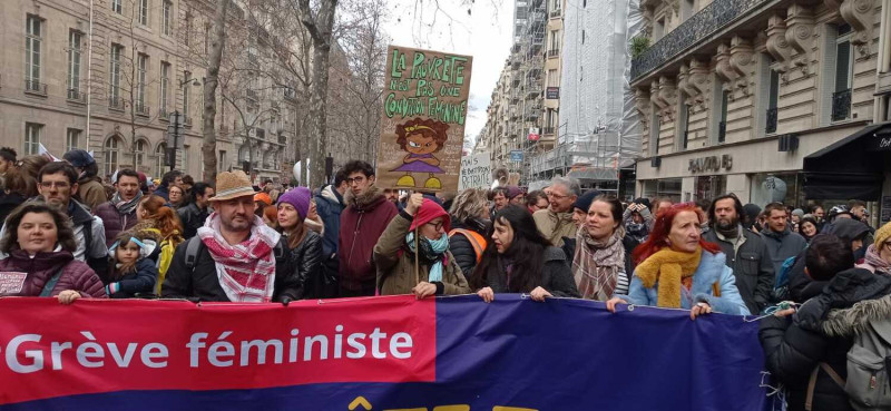 法國女權主義者罷工遊行活動，揚言「今天在街上，明天我們繼續」。   圖： 翻攝@OToutes推特