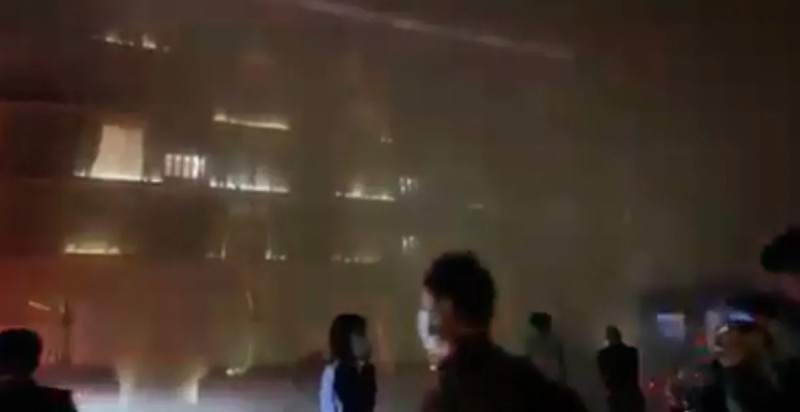 宜蘭礁溪老爺酒店9日晚間發生發生火警。   圖：翻攝爆料公社