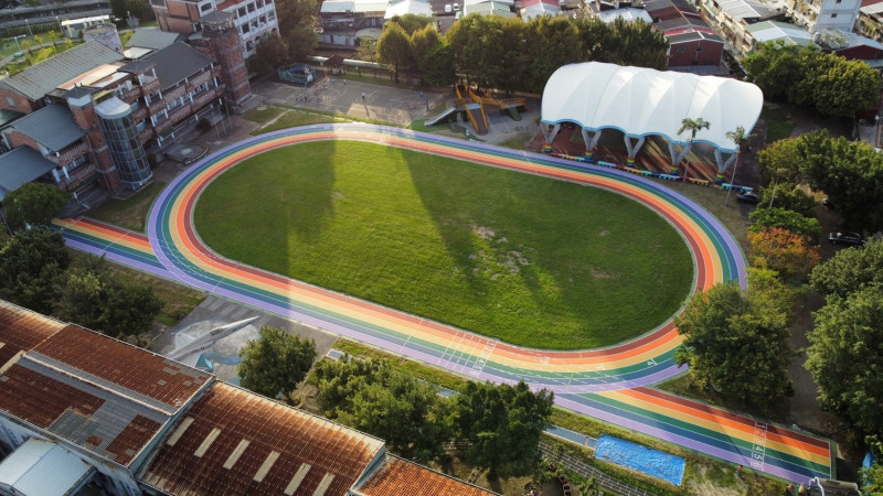 白雲國小彩虹跑道。   圖：新北市教育局提供